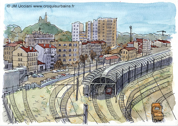 Toits et hauteurs vers la gare St-Charles à Marseille